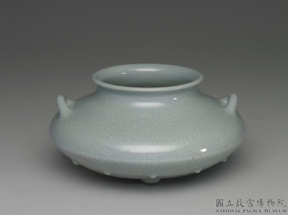 Vase with handles in celadon glaze imitating Ru ware,  Qing dynasty, Qianlong reign (1736-1795)